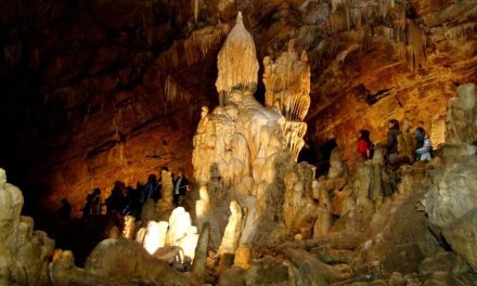 Izlet v skrivnostno podzemlje kraške jame na pragu Ljubljane