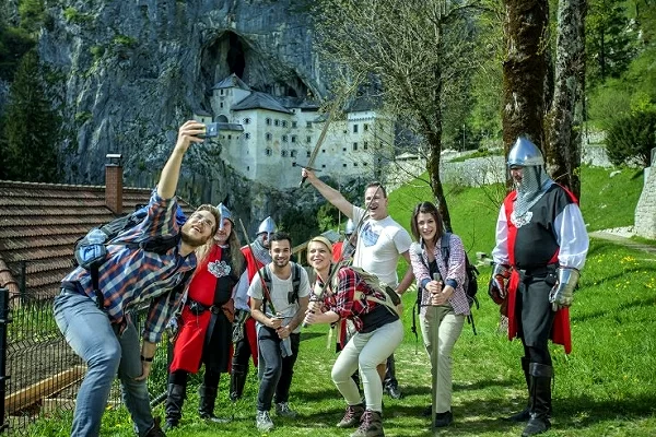 ODKRIJTE PRVINSKI SVET ZELENEGA KRASA